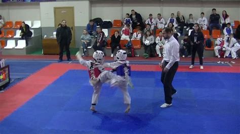 Point sparring, in which all strikes are light contact and the clock is stopped when a point is scored; Тхэквондо ВТФ, Находка 22.12.19. 2 бой - финал! Я в ...