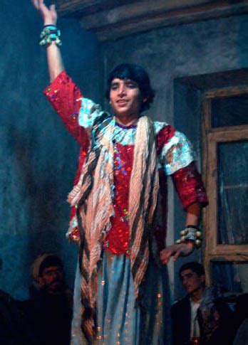 Dancing boy performing in what is now uzbekistan (ca. Eva Rodríguez Braña: Bacha Bazi, los niños danzantes de ...