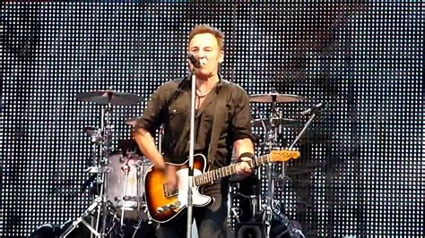 It was awarded best solo rock vocal performance and best rock song at the grammy awards of 2008. Bruce Springsteen - Radio Nowhere - Bern 2009-06-30 ...