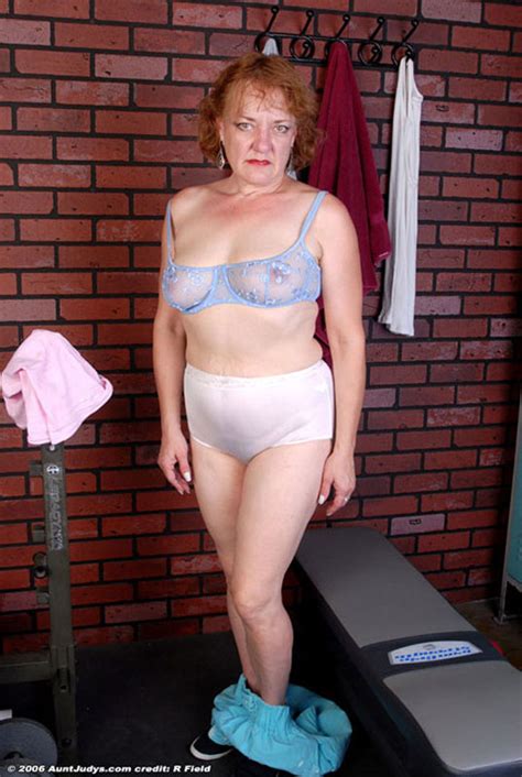 Here you will have to feel yourself frightened and the first part of the game is similar to the second we have to present. Free Gallery - Curly granny babe takes off her clothes and ...