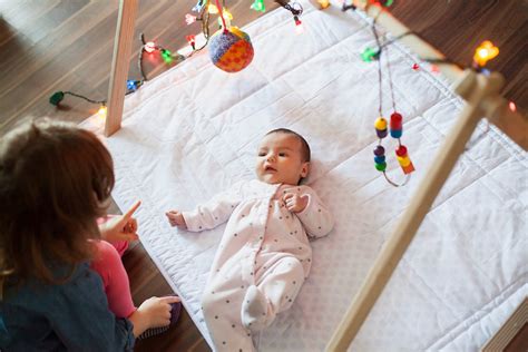 On parvient ainsi à vaincre facilement les difficultés. Un espace d'éveil pour bébé; premiers jeux 0-3 mois ...