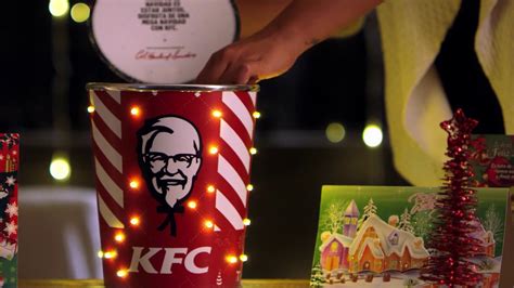 Ada yang baru dari kfc : KFC Perú - Christmas bucket 2018 - YouTube