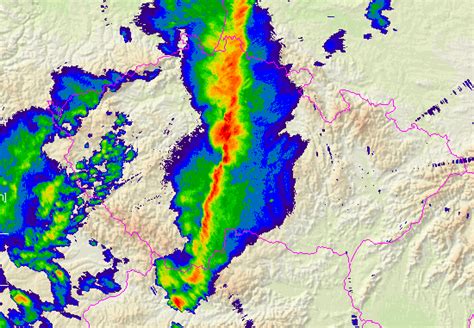 Čím červenější barvu má obrazec nad územím české republiky, tím větší kapky (sněhové vločky, kroupy) se nachází v oblačnosti (atmosféře) nad daným místem a tím větší srážky vyvolávají. Pocasi radar srazky