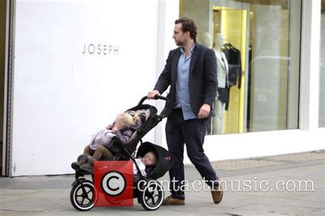 Rafe spall is a british actor born in camberwell, london, in 1983. Rafe Spall - Rafe Spall with his children Lena and Rex | 6 ...