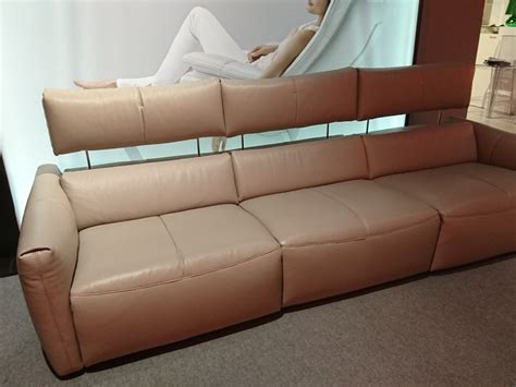 Acconsento all'analisi dei miei dati al fine di ricevere offerte personalizzate. Divano relax in Pelle Natuzzi a prezzo scontato