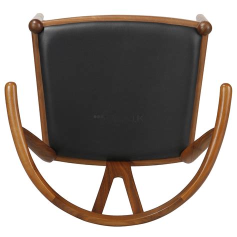 The wishbone chair was created by the famous danish designer hans wegner, and was originally released to the market during the mid century period, way back in 1949. Hans Wegner Replica | Padded Wishbone Chair | SWIVEL UK in ...