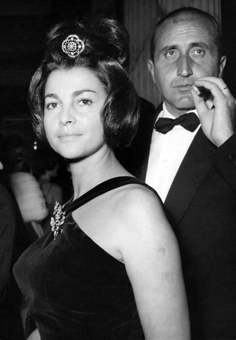 Dans une vidéo diffusée sur les réseaux sociaux, ils. Scandali al sole: la vita scabrosa e gli omicidi della ...