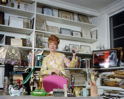 The snow globe kane drops and breaks at the beginning of the film reappears in the flashback scene in susan alexander's apartment by a framed picture film scholars and historians view citizen kane as welles's attempt to create a new style of filmmaking by studying various forms of it and combining. 1965 Agnes Moorehead in her home office holding the ...