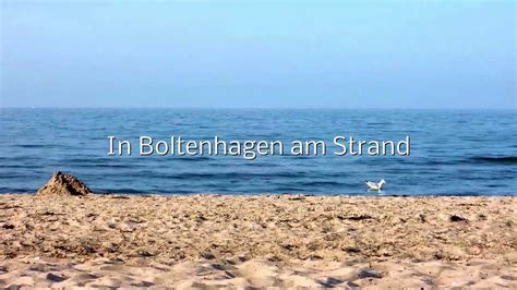 Weißer sandstrand mit schönem, gepflegten ostseeflair und vielen gastronomischen angeboten hinter dem strand an der promenade. In Boltenhagen an der Ostsee am Strand - YouTube