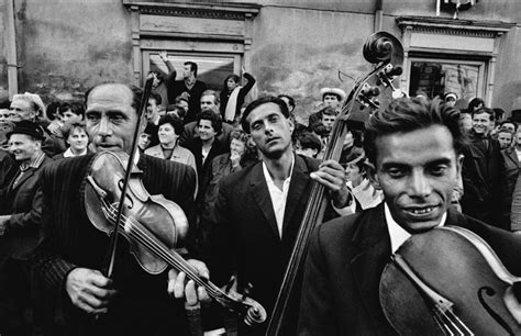 I didn't have anything to eat or drink koudelka: ArtPlastoc: 580-JOSEF KOUDELKA (NÉ EN 1938), "GYPSIES ...