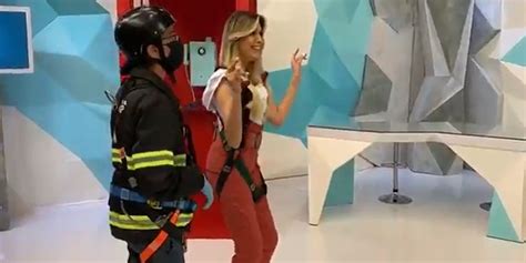 Renata fan atrai olhares ao mostra seu look. Renata Fan é flagrada em vídeo com Denilson: "Aproveite ...