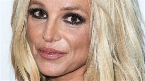 Alleine in deutschland verkaufte sie bis heute über 5,3 millionen tonträger und ist somit eine der interpretinnen mit den meisten verkauften tonträgern in deutschland. Ungeschminkt Britney Spears Heute - Britney Spears ganz ...