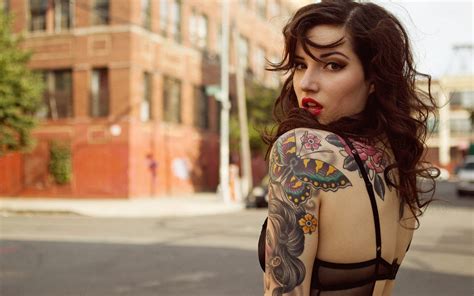 Empowering minds through tattoos, art, health and lifestyle. Tattooed Women Wallpaper