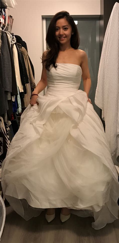 Vera wang wedding dress white sleeveless lace extreme tuleing size 2 bust 32. Vera Wang Ivory Textured Organza - Vw351178 Used Wedding ...