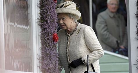 Kraliçe elizabeth ankara ziyareti 1971. Kraliçe: Umarım ki dikkatli düşüneceklerdir - Dünya ...