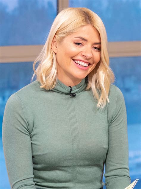 She's just had her pay bumped up by £200,000 to put her on the same salary as schofe. Holly Willoughby celebrates her 38th birthday with rare ...