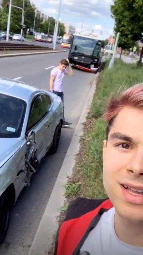 Görünümler 28 b22 saatler önce. Známý influencer ADAM KAJUMI měl autonehodu. Odnesl to ...