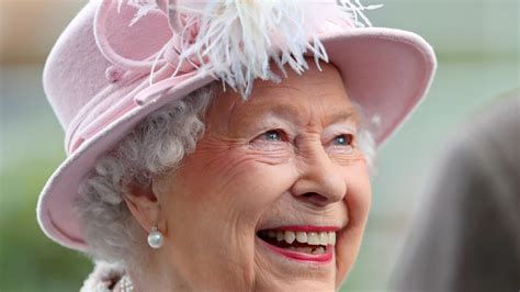 The 1950s could be seen as the golden age for the queen. Queen Elizabeth's Style & Fashion Evolution In Pictures ...