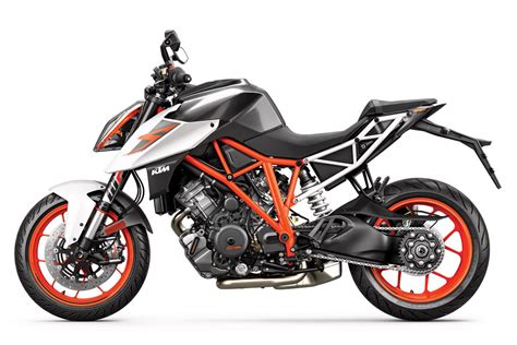 To access this, a great deal of testing was done to develop robust and intuitive motorcycle switchgear, which incidentally pushes all the right buttons. 2017 KTM 1290 Super Duke R