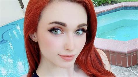 Amouranth started on twitch making cosplay, but viewers stayed on for her flirtatious personality and for the stunning final results. Twitch - Dexerto