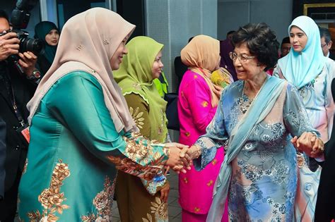 Who is siti hasmah mohamad ali dating? The Scoop on Twitter: "Malaysian PM Mahathir Mohamad ...