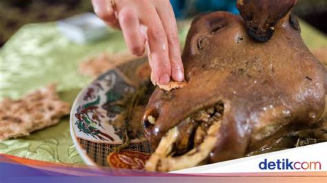 Masukkan bumbu resep tengkleng kambing yang sudah dihaluskan diatas sambil diaduk aduk lagi supaya semua bumbu tercampur rata dan tercium. Resep Kikil Kepala Kambing / Resep Gulai kepala kambing step by step#kitaberbagi oleh ...