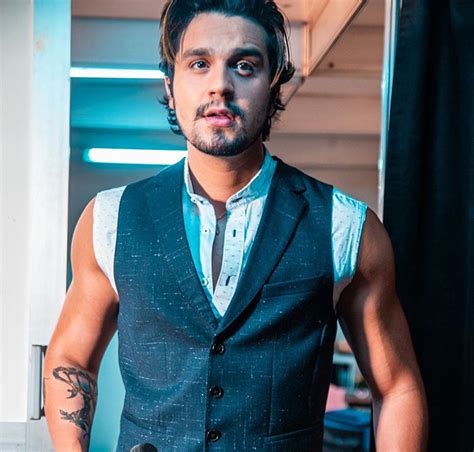 Luan santana (1991) é um premiado cantor e compositor brasileiro, de música pop e sertaneja. Luan Santana demite músicos, equipe técnica e produção para readmiti-los após a pandemia, diz ...