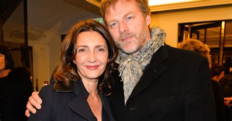Valérie karsenti est une actrice française née le à pantin. Semi-exclusif - Valérie Karsenti et son compagnon François Feroleto - Générale de la pièce L ...