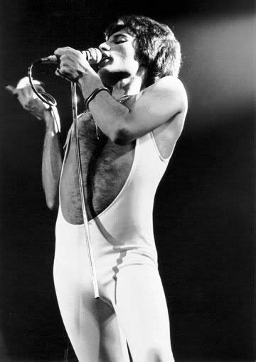 Escucha música de leo mattioli. Freddie Mercury - White Suit | Freddie mercury, Queen ...