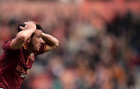 Alessandro florenzi (roma, 11 marzo 1991) è un calciatore italiano, centrocampista o difensore della&n. 2013/14 Roma-Genoa Alessandro Florenzi (© Filippo ...