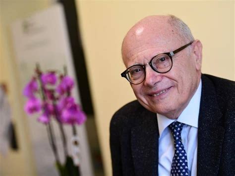 A milano i liceali del parini festeggiano con i tradizionali lanci di uova e farina (foto ansa/fotogramma, duilio piaggesi) Coronavirus a Brescia, Galli: «Il territorio si attrezzi ...