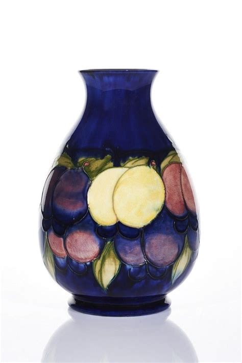 1000 x 1000 jpeg 159 кб. William Moorcroft, vase, c. 1925, 'Wisteria' pattern ...