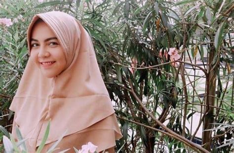 Alfath disebut tak mau memiliki anak dari sang istri. Selain Cantik, Ratu Rizky Nabila Istri Alfath Fathier Juga ...