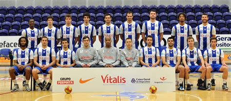 Clássico de andebol, com benfica e fc porto a disputarem a 12.ª jornada do campeonato antes, as águias estiveram em desvantagem, contudo, aproveitaram e muito bem o facto do fc porto estar. Templo do Dragão: Pack Tetra