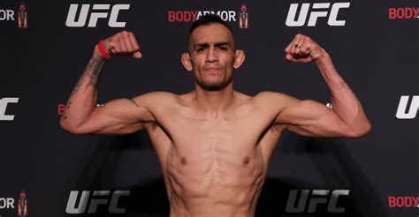 Realising this, oliveira then tucked ferguson's arm under his own. Tony Ferguson presents just the right of his arm in a must-see fashion - MMA Sports - Jioforme