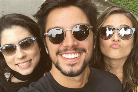 Gostoso e rodrigo simas publica lindo registro da namorada, agatha moreira, e brinca: Rodrigo Simas e Juliana Paiva vão contracenar juntos novamente - Famosos