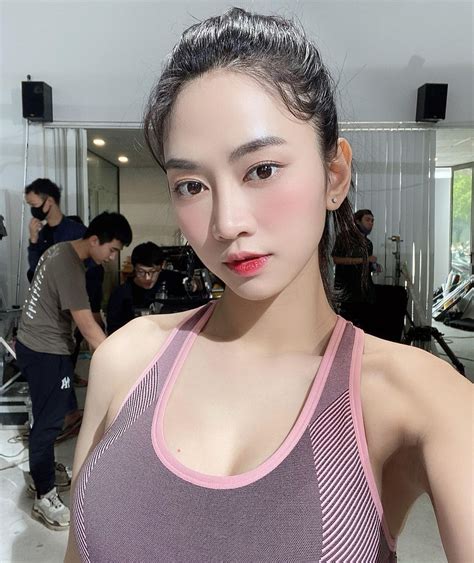 Gái xinh lê bống bất ngờ khi bị nổ tin nhắn giữa đêm. Hot girl ngực khủng Lê Bống từng nặng tới 63kg, cô nàng ...