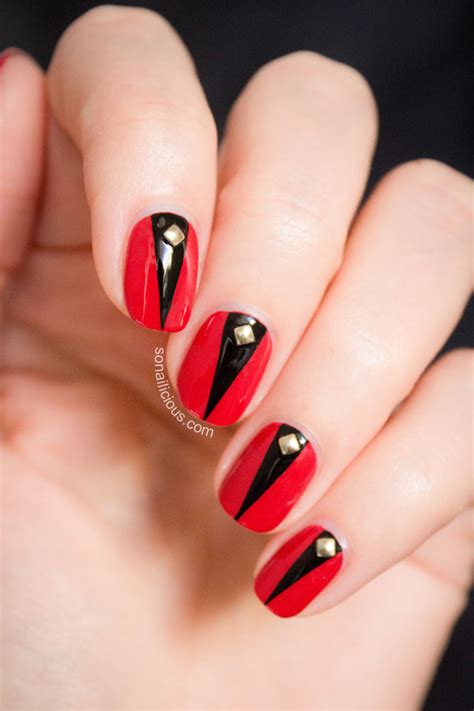 Draw some leopard patterns on your square nails with the help of black and orange acrylics. Halloween Nail Art Tutorial II Elegant Halloween Nails