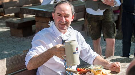 Nach rede des wirtschaftsministers zu abstandsregeln. München/Coronavirus: Derber Brandbrief! Wirt platzt wegen ...