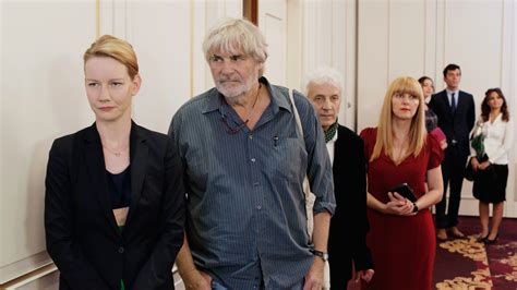 May 10, 2021 · charlotte ist froh, nach münchen zurückzukehren. Bild zu Sandra Hüller - Toni Erdmann : Bild Peter ...