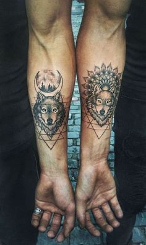 Imprimez les dessins mandala tete loup canis lupus à colorier gratuitement. tatouage bras homme dessin en encre tête de loup avec lune ...