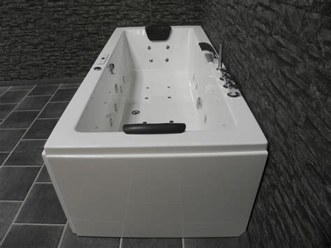 Koralle t200 freistehende badewanne oval mit angeformter schürze, 1800x800mm, überlauf vorne, mit integriertem fußgestell, weiss. Baignoire 200x90