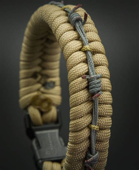 The weave on this design looks like a fishtail. Wide Stitched Fishtail Paracord Bracelet (Barbed Wire ...