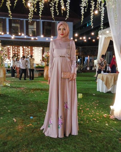 Pihak perempuan menerima sembilan dulang hantaran berbalas 11 daripada pihak lelaki dan mas kahwin bernilai rm41,101. 40+ Trend Terbaru Model Gamis Untuk Seserahan - Imtopsty Turvy