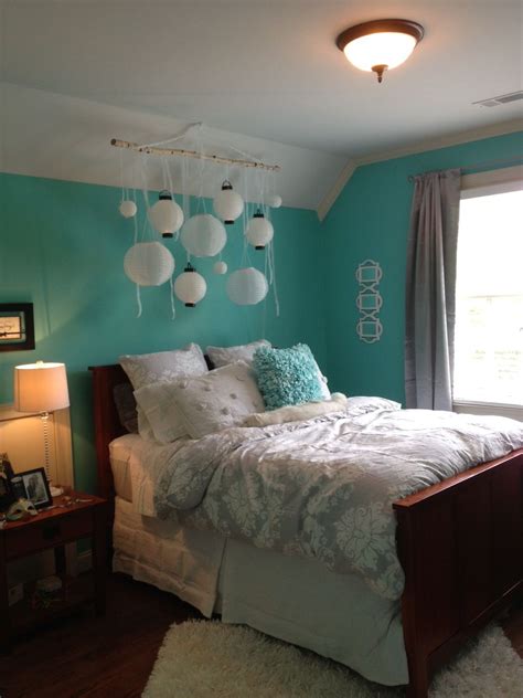 Painted my bedroom tiffany blue in december :] i need this chandelier!! I helped my sister-in-law redecorate my niece's bedroom ...