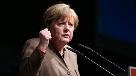 Es gibt ein alter, in dem eine frau schön sein muss, um geliebt zu werden. Auf den Punkt gebracht: Die besten Zitate von und über ...
