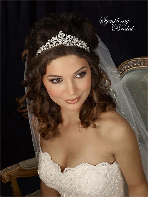 Flattering hairstyles by face shape. Hochzeitsfrisuren Schleier Diadem | Wedding hairstyles ...