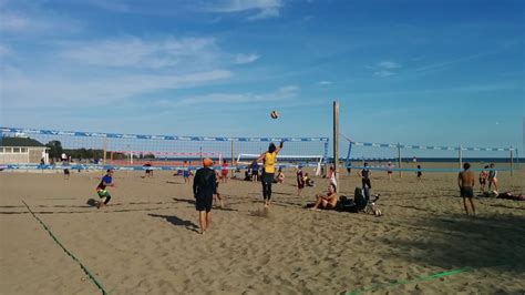 Woodbine beach is the most westerly stretch of sand in toronto's beaches (er, the beach) community. Woodbine Beach Volleyball October 15, 2016 - YouTube