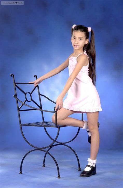 The young model 9 years old in fashion style. Eveline Nn Model Forum - Foto