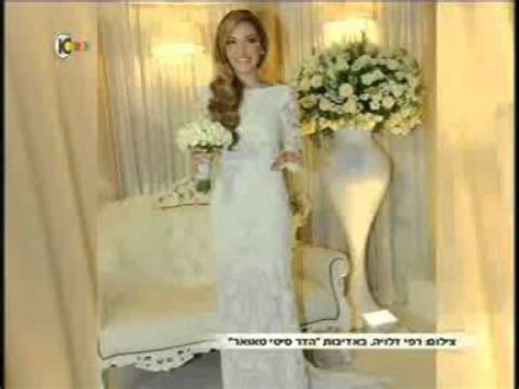 רק הטענה שחשה לכודה בארמון, הם טוענים שכולם מפקידים דרכון, מפתח ורשיונות נהיגה, וזאת מסיבה ביטחונית. ‫כתבת החדשות מירי מיכאלי מתחתנת בהדר סיטי טאוור‬‎ - YouTube